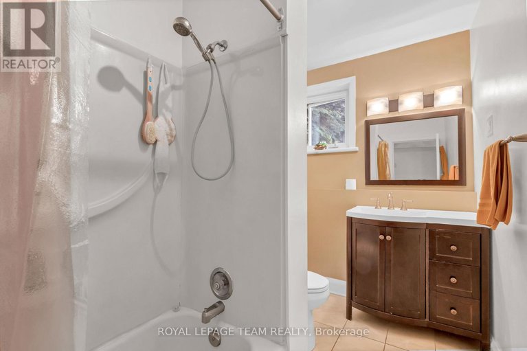 28603549/1916-alta-vista-drive/faircrest-heights/ottawa/ontario/K1H7K6_17