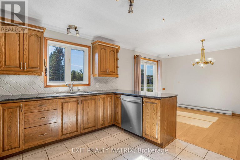 28989592/1582-sandy-hill-road/champlain-twp/champlain/ontario/K6A2R2_17