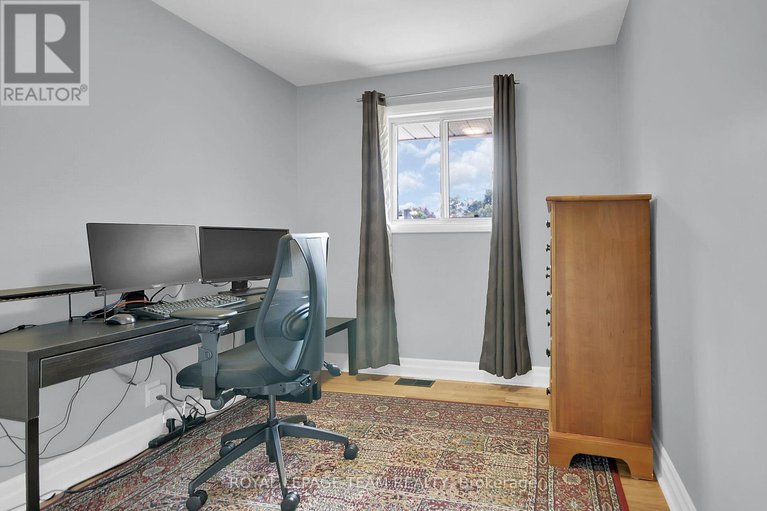 28798698/43-epworth-avenue/meadowlandsst-claire-gardens/ottawa/ontario/K2G2L8_25