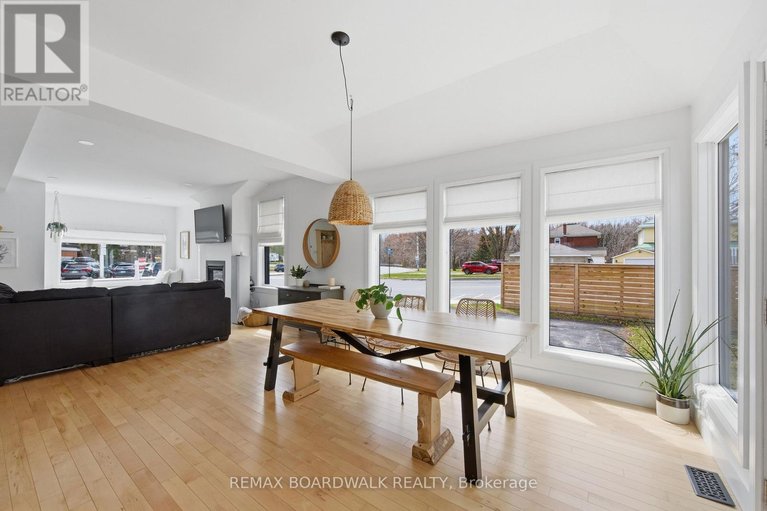 29643946/62-craig-street/village-of-russell/russell/ontario/K4R1A2_20