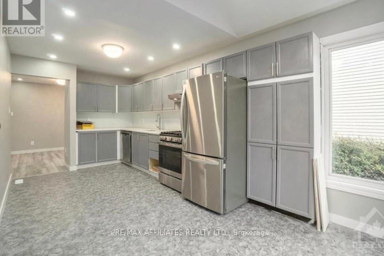 28535379/563-latour-crescent/fallingbrookgardenway-south/ottawa/ontario/K4A1N6_7