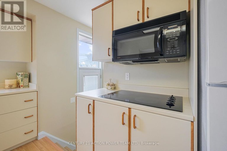 29647357/1535-st-georges-street/bilberry-creekqueenswood-heights/ottawa/ontario/K1E1R1_21