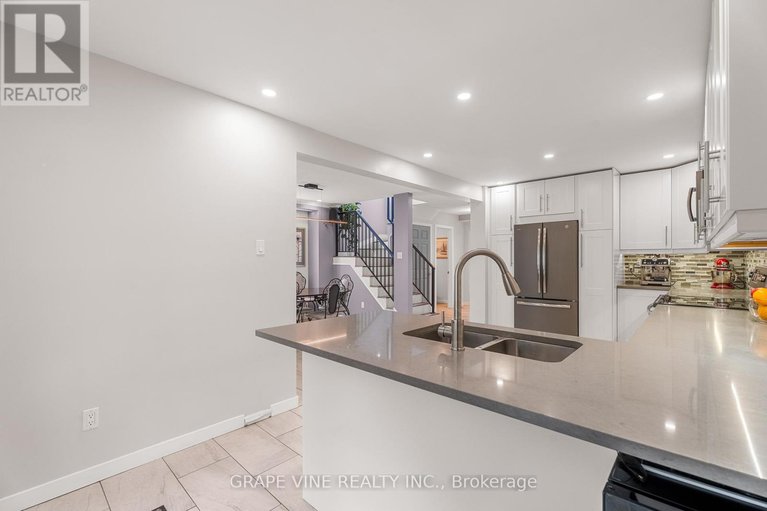 28498245/32-acklam-terrace/morgans-grantsouth-march/ottawa/ontario/K2K2H5_10