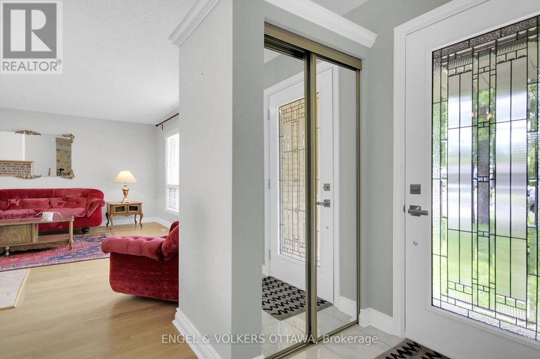 28483641/8-greenwich-avenue/carleton-heights/ottawa/ontario/K2E5E6_5