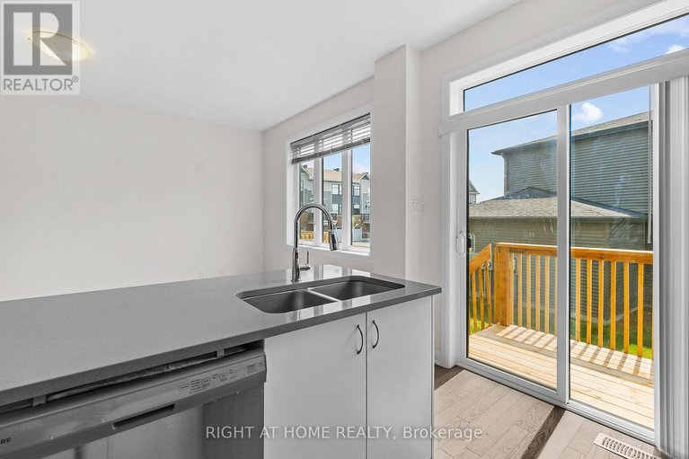 28565193/958-athenry-court/half-moon-bay/ottawa/ontario/K2J7E1_23
