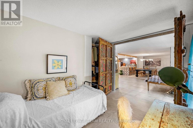 29622529/33-rutherford-crescent/beaverbrook/ottawa/ontario/K2K1N1_24