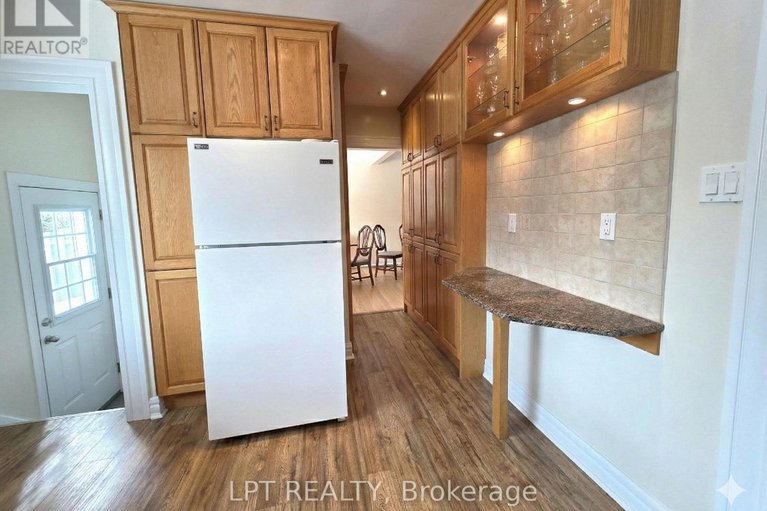 29429679/2302-lawn-avenue/woodroffe/ottawa/ontario/K2B7B4_7