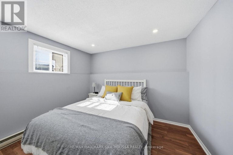 29571968/b-25-woodvale-green/craig-henrywoodvale/ottawa/ontario/K2G4H3_29