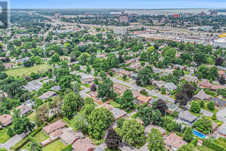 29666459/2389-sheldon-avenue/queensway-terrace-southridgeview/ottawa/ontario/K2C1K4_35
