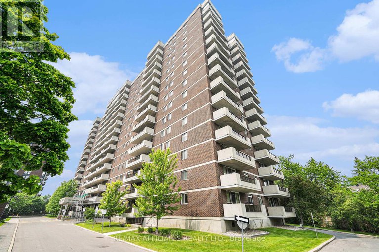 28808792/211-1705-playfair-drive/playfair-park/ottawa/ontario/K1H8P6_2