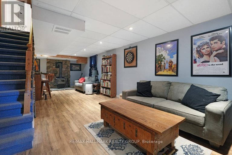 28857388/5498-edgewater-drive/manotick-east-to-manotick-station/ottawa/ontario/K4M1B4_28