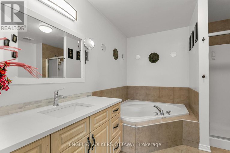 28533068/271-berrigan-drive/longfields/ottawa/ontario/K2J5C3_16