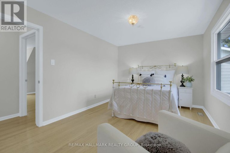 28723074/51-charkay-street/borden-farmstewart-farmcarleton-heightsparkwood-hills/ottawa/ontario/K2E5N5_37