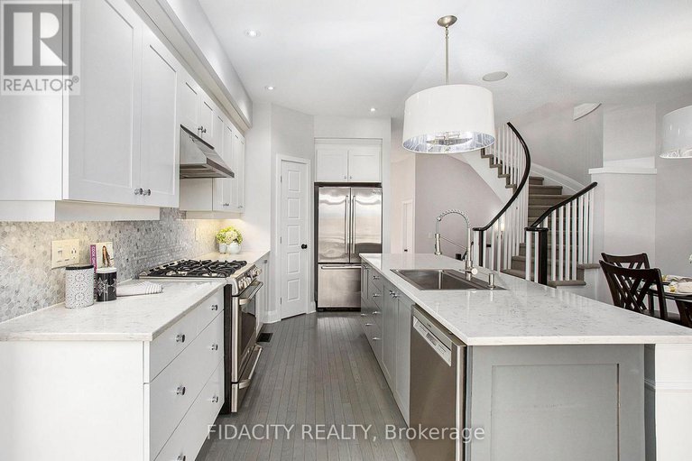 28286993/670-whitecliffs-avenue/riverside-south/ottawa/ontario/K1V2N4_9