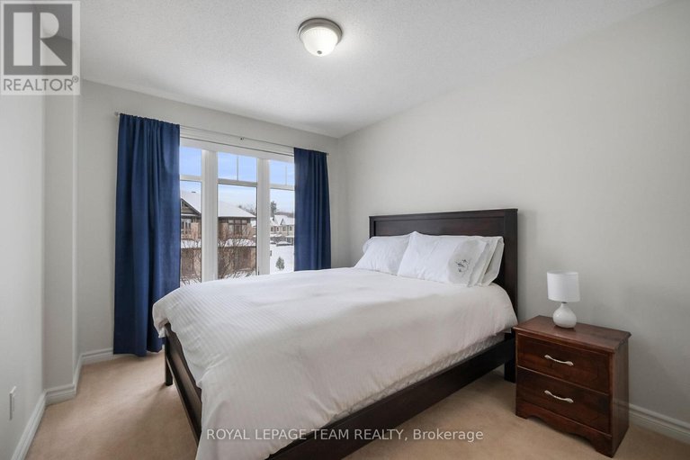 29255822/211-butterfly-walk/mer-bleuebradley-estatesanderson-park/ottawa/ontario/K1W0G6_29