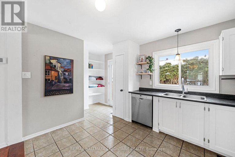 29389069/2275-orient-park-drive/blackburn-hamlet-south/ottawa/ontario/K1B4Y2_11