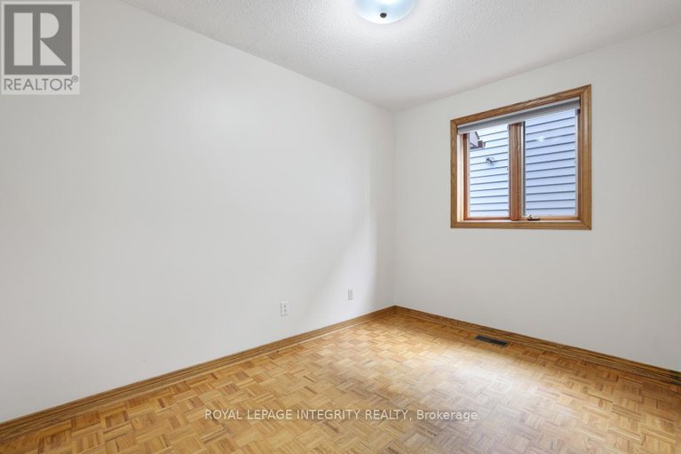 28932150/2291-courtice-avenue-e/alta-vista/ottawa/ontario/K1H7G7_15