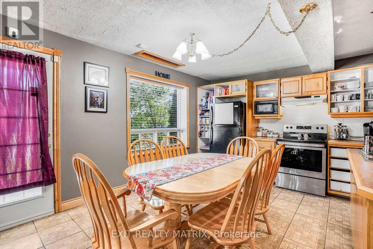 28379387/1018-sinclair-street/hawkesbury/hawkesbury/ontario/K6A1E5_14