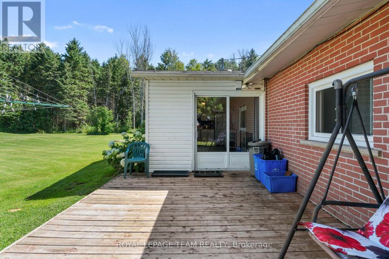 28652632/12135-county-road-2-road/south-dundas-williamsburgh-twp/south-dundas/ontario/K0C1X0_34