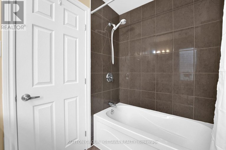 28556143/3596-cambrian-road/half-moon-bay/ottawa/ontario/K2J0S5_30