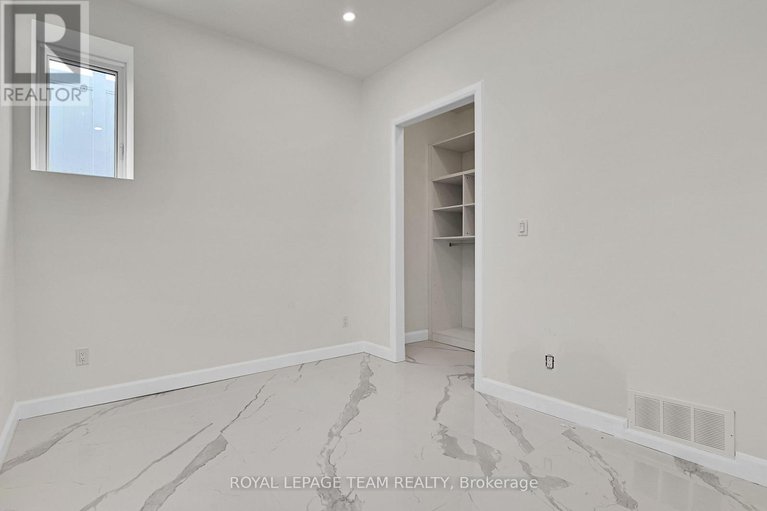 29076233/826-alpine-avenue/queensway-terrace-north/ottawa/ontario/K2B5R6_40