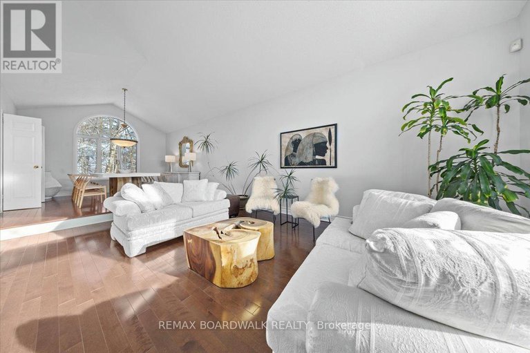 29312529/1367-talcy-crescent/fallingbrookridgemount/ottawa/ontario/K4A3C4_5