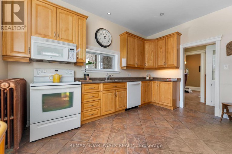 29405267/532-st-lawrence-street/winchester/north-dundas/ontario/K0C2K0_7