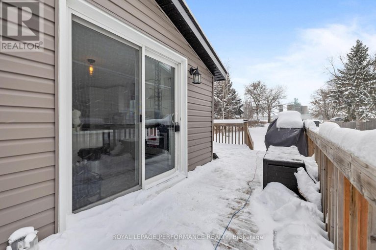 29182653/6-spring-street/maxville/north-glengarry/ontario/K0C1T0_20