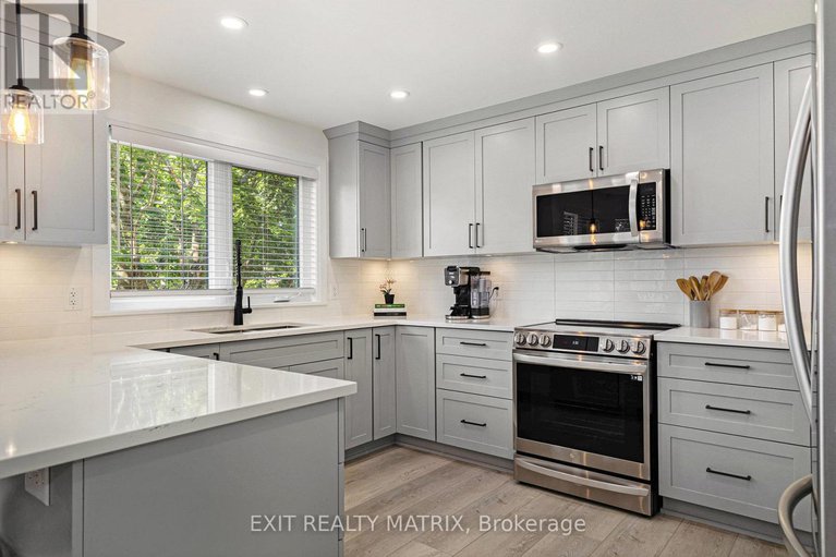 28425812/23-weybridge-drive/cedargrovefraserdale/ottawa/ontario/K2J4A1_18