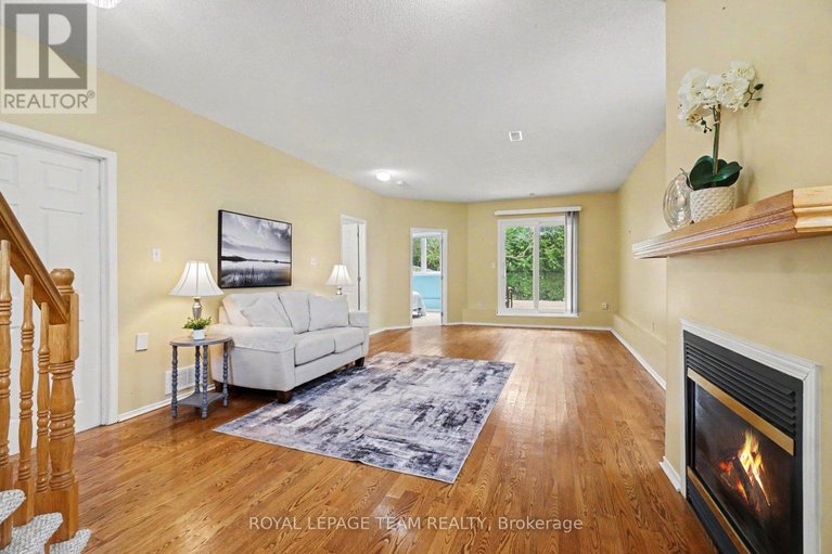29688007/1598-lisbon-street/fallingbrookpineridge/ottawa/ontario/K4A4C3_19