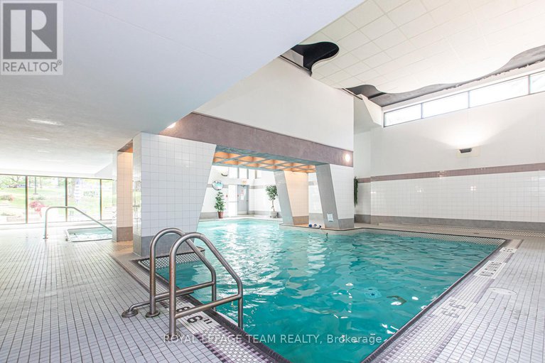 28918766/1095-ambleside-drive/woodroffe/ottawa/ontario/K2B8E2_41