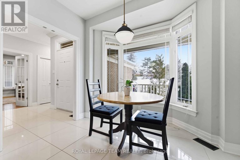 29386110/6-waterford-way/pineglencountry-place/ottawa/ontario/K2E7V4_12