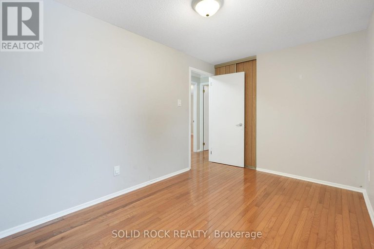 29105318/386-vince-drive/bilberry-creekqueenswood-heights/ottawa/ontario/K1E2E3_28