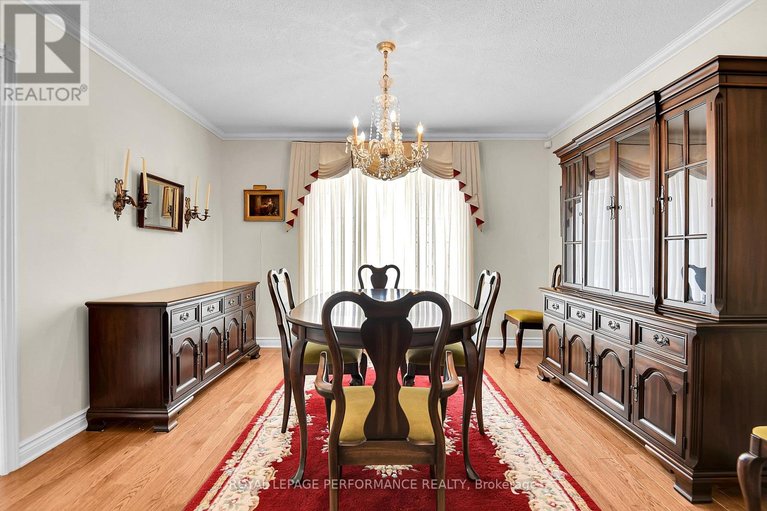 29487498/15-woodfern-court/sheahan-estatestrend-village/ottawa/ontario/K2H8Y9_8