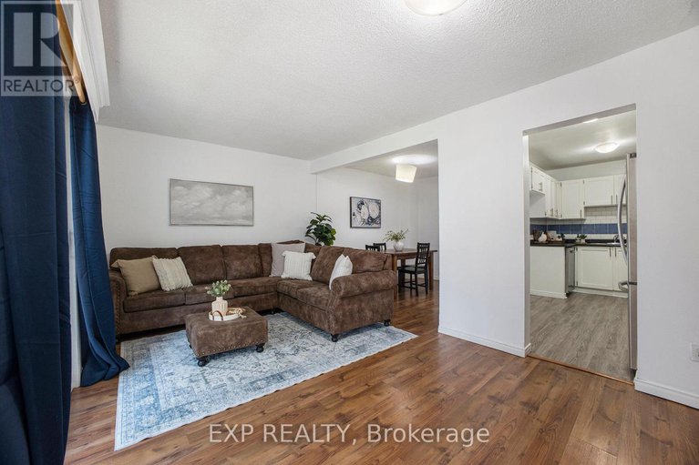 28744467/68-30-baneberry-crescent/glencairnhazeldean/ottawa/ontario/K2L2Y4_3