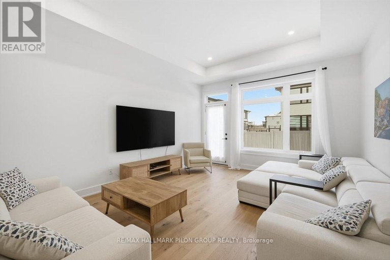 29379151/296-cornice-street/mer-bleuebradley-estatesanderson-park/ottawa/ontario/K1W0R4_8