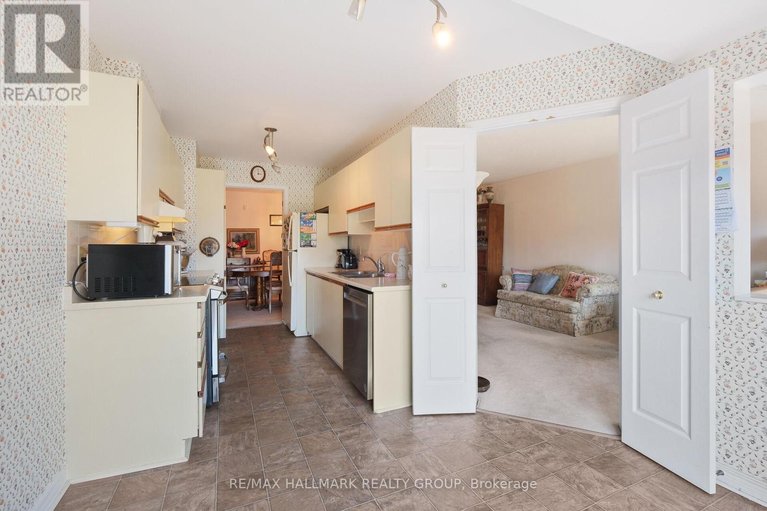 29650530/175-dunbarton-court/cardinal-glen/ottawa/ontario/K1K4L7_18