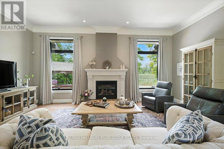 28488839/6893-sparkling-lake-way/greely/ottawa/ontario/K4P1R7_7