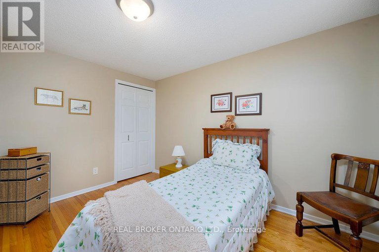 28522793/31-oakhurst-crescent/blackburn-hamlet/ottawa/ontario/K1B4A5_27