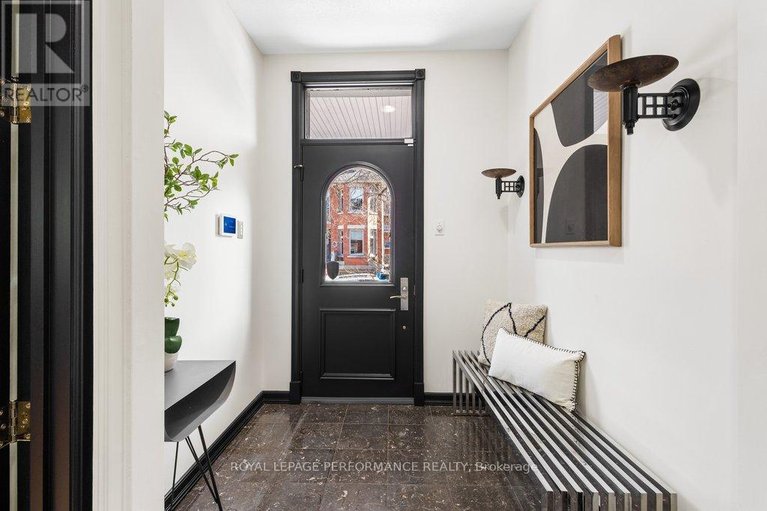 29650204/35-waverley-street/ottawa-centregolden-triangle/ottawa/ontario/K2P0T7_3