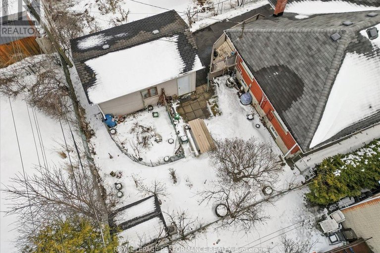 29481876/1075-secord-avenue/billings-bridge/ottawa/ontario/K1H8C7_31