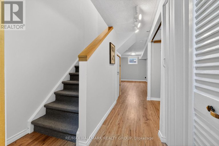 29379154/12-black-forest-lane/arbeatha-park/ottawa/ontario/K2H5C8_42