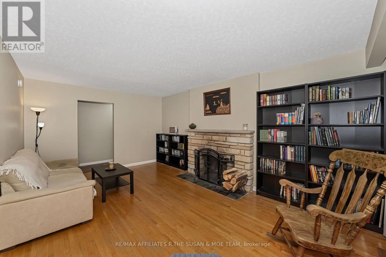 28906635/596-dickinson-avenue/riverside-park-south/ottawa/ontario/K1V7J4_8