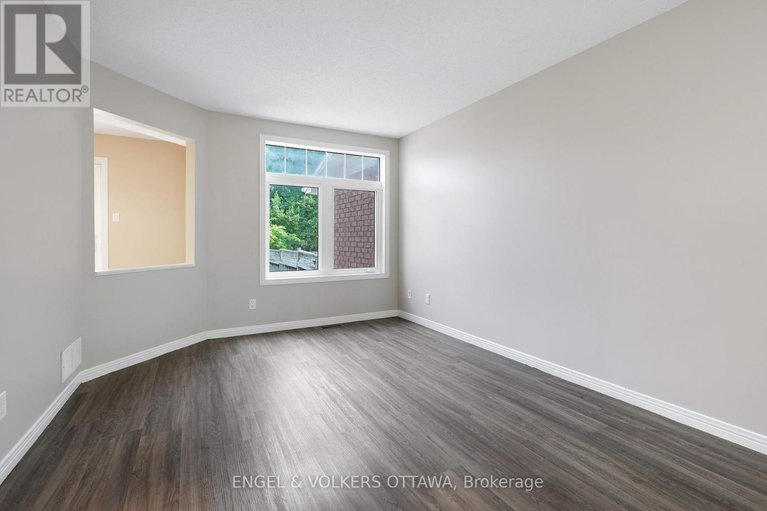 28761429/551-wild-shore-crescent/riverside-southgloucester-glen/ottawa/ontario/K1V1S9_11