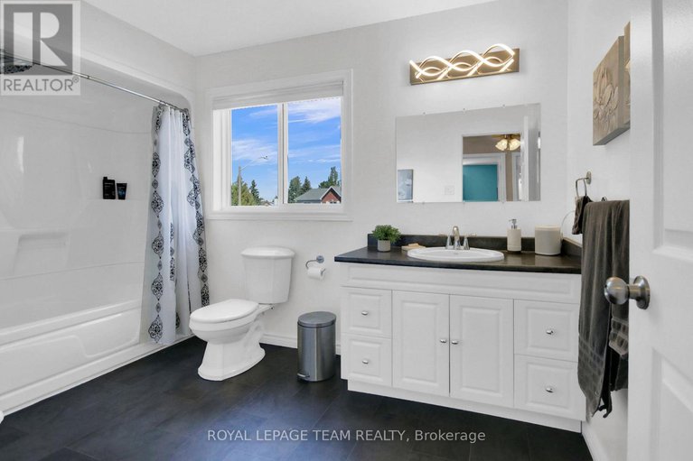 28874941/18-victor-street/stittsville-central/ottawa/ontario/K2S1H9_27