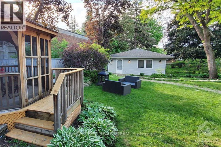 28495389/4-aleutian-road/bruce-farmgraham-parkqualicumbellands/ottawa/ontario/K2H7C8_27