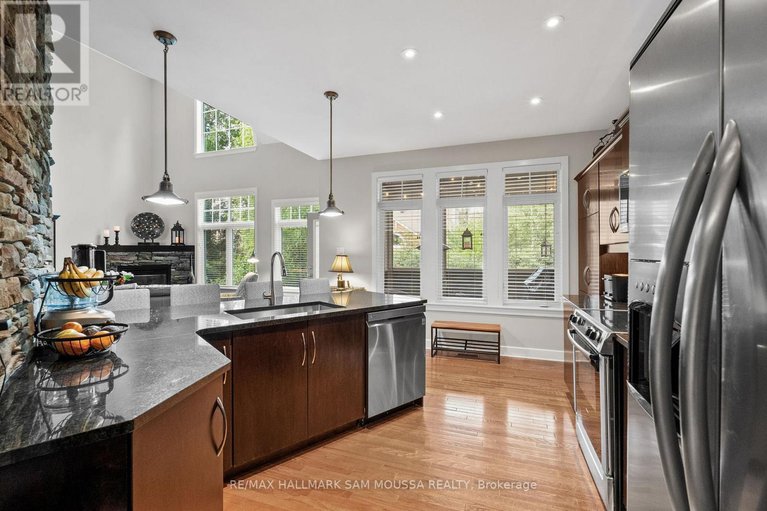 28989523/25-marsh-sparrow-private/morgans-grantsouth-march/ottawa/ontario/K2K3P1_13