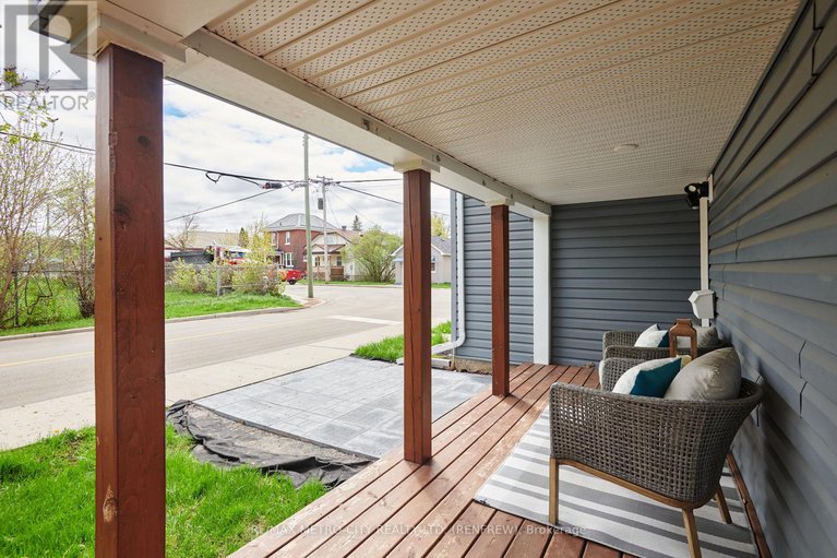 28293048/228-arnprior-avenue/renfrew/renfrew/ontario/K7V3A1_29