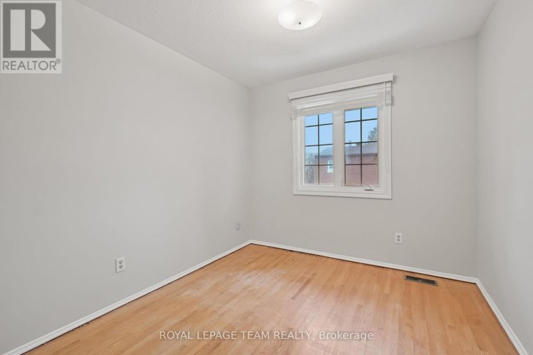 29531002/87-386-kintyre-private/carleton-square/ottawa/ontario/K2C3M6_20