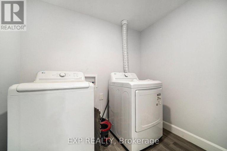 29103619/35-lazy-nol-court/fringewood/ottawa/ontario/K2S1T5_23